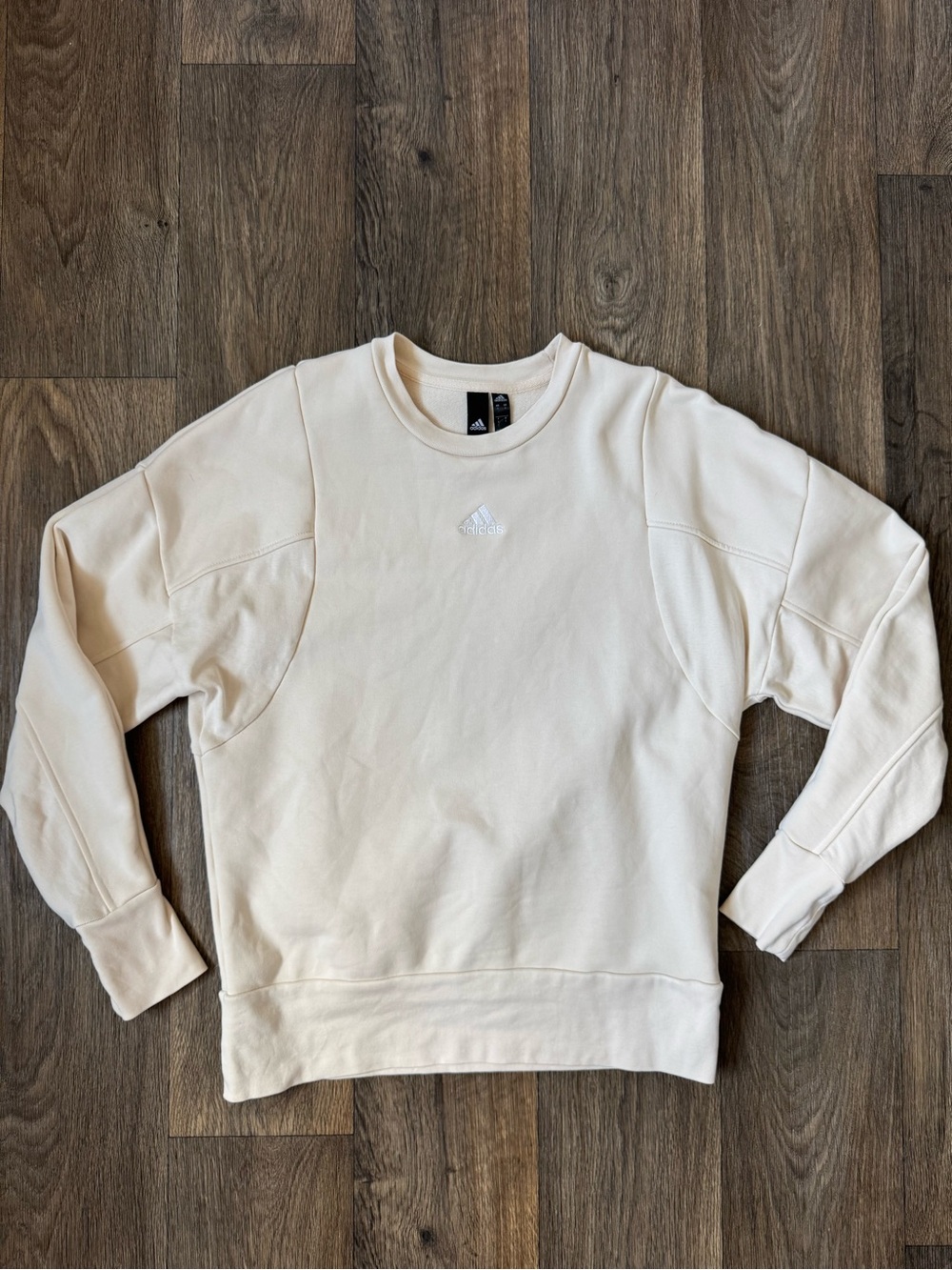 Adidas NWOT Womenโs Cream Crewneck Sweatshirt Athleisure Fall Autumn S